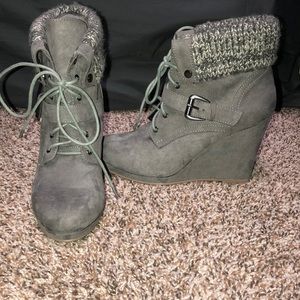 Winter wedges booties